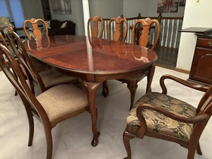 Solid wood Bernhardt 9 piece DINING ROOM set. Slightly used. - Picture 1 of 4