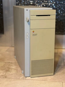 Apple Macintosh Quadra 950, inkl. Schlüssel; funktionstüchtig - Bild 1 von 11