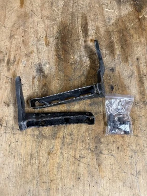 87-06 YAMAHA BANSHEE OEM FOOTPEGS - Image 1 of 4