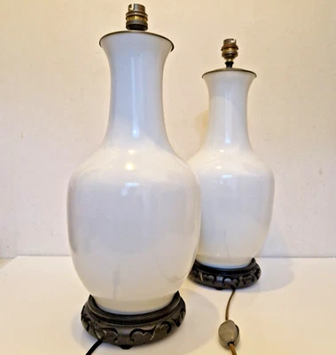 Chine - Paire de vases montés en lampe - Email blanc uni - H. 45 cm - XX ème - Photo 1/4