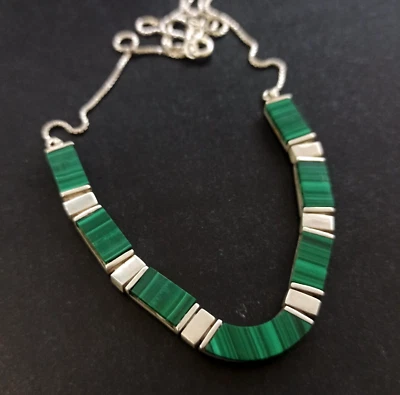Colar de pedra verde vintage natural malaquita modernista anos 70 link de barra geométrica - Imagem 1 de 4