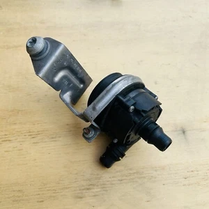 Genuine Mercedes OEM coolant water circulation pump battery cooling A0005000900 - Picture 1 of 4