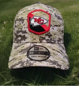 Kansas City Chiefs New Era 2023 Salute To Service 39THIRTY Sombrero Flexible ~ Camuflaje SM/MED - Imagen 1 de 22