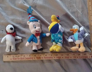 4 Small Plush Foghorn Leghorn Beach Porky Pig Elf Snoopy Pilot Donald Duck - Picture 1 of 9