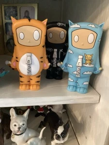 ChrisRWK x UVD Toys Kinder im Kostüm 5" Figur - lose Top Zustand 3 Stück - Bild 1 von 7