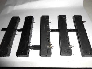 5 stück Schieberegler mono  25k log,  10k log, 100 ohm lin, 10k log, 10k log - Bild 1 von 1