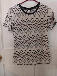 Camiseta clásica LulaRoe en zigzag usada pero apenas si alguna vez usada talla pequeña muy bonita - Imagen 1 de 3