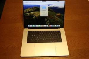 Apple MacBook Pro 16 M1 Max 32GB RAM 1TB SSD 24 Core GPU 10 Core CPU 99% 27Zykl - Bild 1 von 6