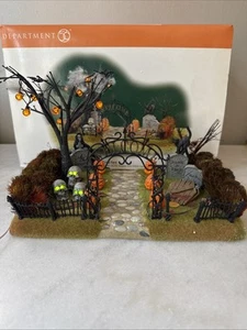 Department 56 Snow Village Halloween Haunted Front Yard #52924 Pumpkin Skulls - Picture 1 of 8