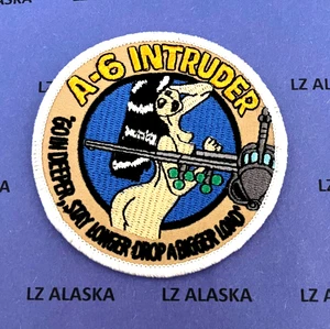 Patch US NAVY A-6 INTRUDER "ALLER PLUS PROFOND, RESTER PLUS LONGTEMPS LAISSER TOMBER UNE PLUS GRANDE CHARGE" (N3) - Photo 1/3
