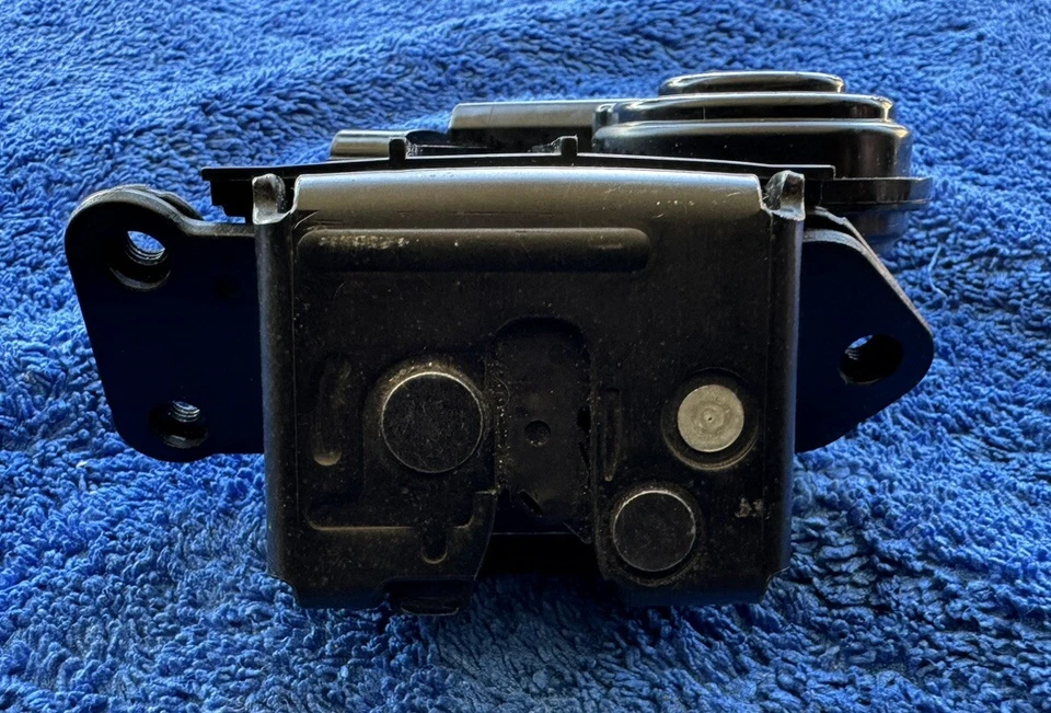 08-15 Scion XB Highlander RAV4 защелка подъемного борта привод замка багажника задней двери изготовитель оборудования - Изображение 1 из 4