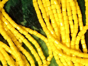 Vtg 1 HANK YELLOW MATSUNO GLASS 2 CUT SEED BEADS #072917s - Picture 1 of 2
