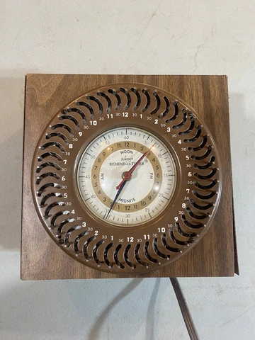 Remind-O-Timer 1950s Hotel Wake up Alarm Clock M D 12 Clock works Cover