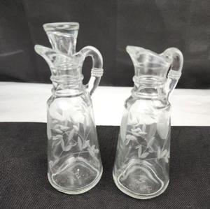 Anchor Hocking Cruets Etched Leaf Design Set of 2 w/One Stopper Vintage Beauties - Picture 1 of 16