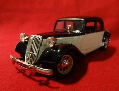 BURAGO AZUR MODELS  RARO MODELLO E COLORE - CITROEN T.A. 15 CV SCALA 1:24-314- - Immagine 1 di 4