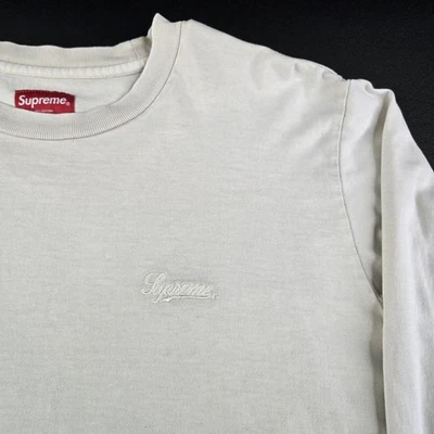 Camiseta Supreme Bordada Logo Cursivo Crema Manga Larga, Talla L (22x29") Foto 1 de 4