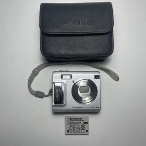 Fujifilm FinePix F440 4.1MP Retro Y2K Digital Camera Tested + Battery, Case - Picture 1 of 21