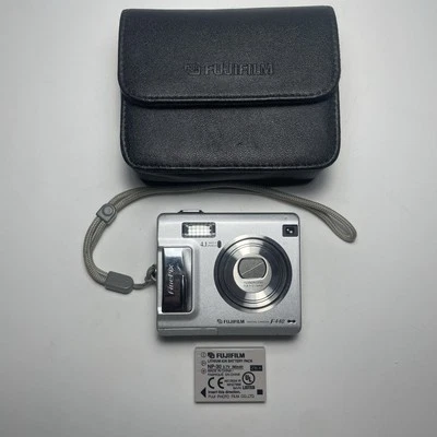 Fujifilm FinePix F440 4.1MP Retro Y2K Digital Camera Tested + Battery, Case - Image 1 of 4