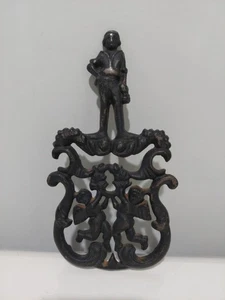 Vintage 1955 Cast Iron JZH 1950s Footed Trivet T-11 Cupid Cherub Angels 8.5x4.5 - Picture 1 of 7