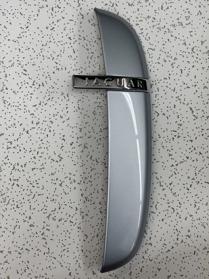 2009-2011 Jaguar XF RIGHT Fender Vent OEM C2Z11226 - Image 1 of 1