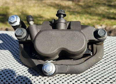 Pieza de pinza de freno delantera Yamaha VStar 950 2009-2017 OEM # 5S7-2580T-00-00 Foto 1 de 4