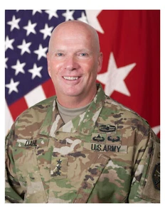 Foto #2 del General del Ejército de los Estados Unidos Kenneth R. Dahl 8x10 en 8,5" x 11" - Imagen 1 de 1