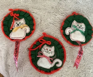 Vintage Hand Crochet Christmas Wreath Cats/ Kittens  8" Set Of 3 - Picture 1 of 8