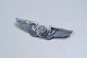 WWII U.S. ARMY AIR CORPS BRITISH MADE AIR CREW WING BY J.R. GAUNT - PINBACK - Picture 1 of 9