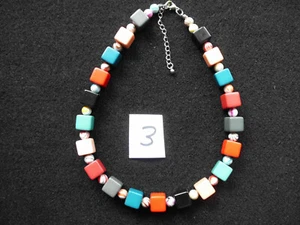 Modeschmuck Hals-Kette Würfel Acrylperlen türkis/rot/schwarz/lachs 44+5 cm (3) - Bild 1 von 2