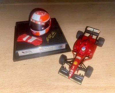 Michael Schumacher Helm mit Handschuh und Signatur Hot Wheels Und Ferrari 1/43 - Bild 1 von 4