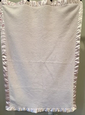 Manta bebé Carter's Child of Mine rosa con flores bordadas en muy buen estado Foto 1 de 4