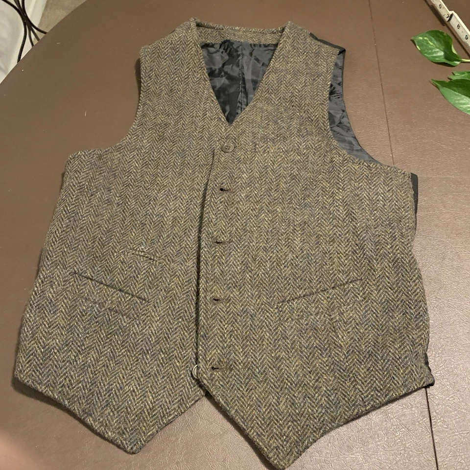 Chaleco de lana Harris Tweed espiga para hombre pequeño marrón/verde de ASOS Foto 1 de 4