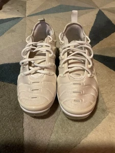 WOMEN 9.5 All WHITE VAPORMAX PLUS Chrome Side Ornament Needs Insert super clean - Picture 1 of 7