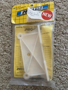 Pro-Line RC Car Truck 4516 90 Degree Universal Body Bracket - Picture 1 of 4
