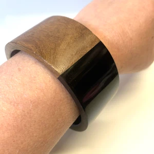 Beautiful Retro Vintage Wide Chunky Wood and Black Resin Bangle Rockabilly - Picture 1 of 6