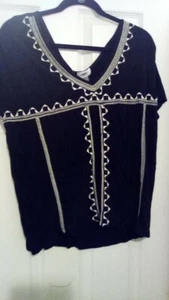 old navy v neck t shirt In black with white design size large - Picture 1 of 1