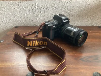 Cámara fotográfica Nikon F90 35 mm SLR + Lente Nikon AF Nikkor 35-135 mm 1:3,5-4,5 | Japón Foto 1 de 4