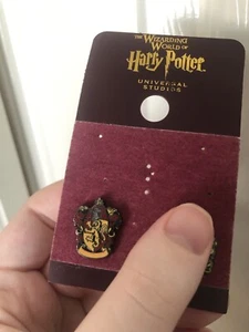 Universal Studios Mini Gryffindor Pin - Bild 1 von 2