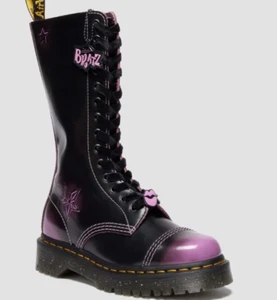 Dr. Martens 41784500 ARCADIA_1B99_BEX_BRATZ_BLACK BRATZ PURPLE 2025 Limited - Foto 1 di 9