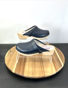 AM-Toffeln Damen Navy Leder Clogs UK Größe 7 EU 41 Holzfußbett Slipper - Bild 1 von 20