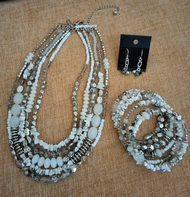 Conjunto de tres piezas de Chico's collar babero pulsera envolvente pendientes colgantes plata/blanco Foto 1 de 4