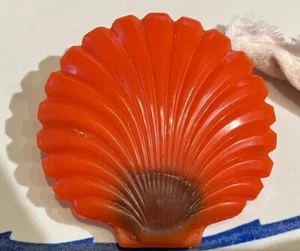 Bakelite/Acrylic Scallop Shell Dress Scarf Clip - Picture 1 of 7