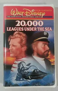 Walt Disney's 20,000 Leagues Under The Sea (VHS) Clam Shell Kirk Douglas - Picture 1 of 3