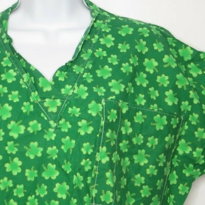 Blusa Médica Hecha a Mano Mediana Tréboles Verdes St Patricks Enfermera Médica Veterinaria Dental  Foto 1 de 4