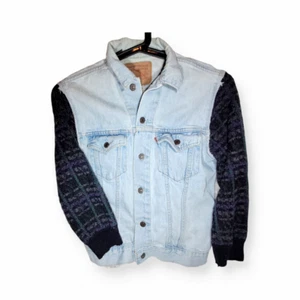 Levi Strauss ex-Boyfriend Trucker Denim Jacket M Knit Sweater Sleeves USA - Picture 1 of 7