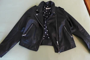 Mädchenjacke Gr. 140 schwarz, Kunstleder, gefüttert, Kurzjacke in Biker-Stil - Bild 1 von 5