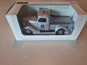 SpecCast: 1937 Ford Pickup Truck: New Holland: 1/25 Scale Diecast: New In Box - Picture 1 of 14