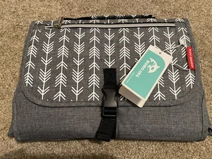 Portable Diaper Change Pad w/head Pillow - Infants Newborn - MOMO JING NEW - Picture 1 of 6
