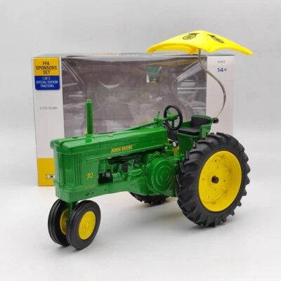 1/16 SCALE ERTL John Deere Model 70 Tractor W/ UMBRELLA FFA Special Edition - Imagem 1 de 4