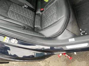 AUDI A6 RS6 C8 ESTATE 2020-2023 SELLO PUERTA INTERIOR PANEL DE PATADA AJUSTE LADO DERECHO DELANTERO - Imagen 1 de 7